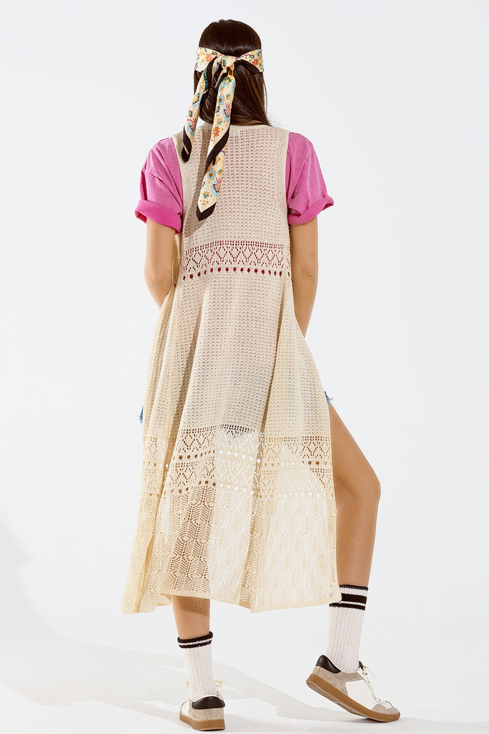 Robe longue en crochet avec fermeture à boutons en beige