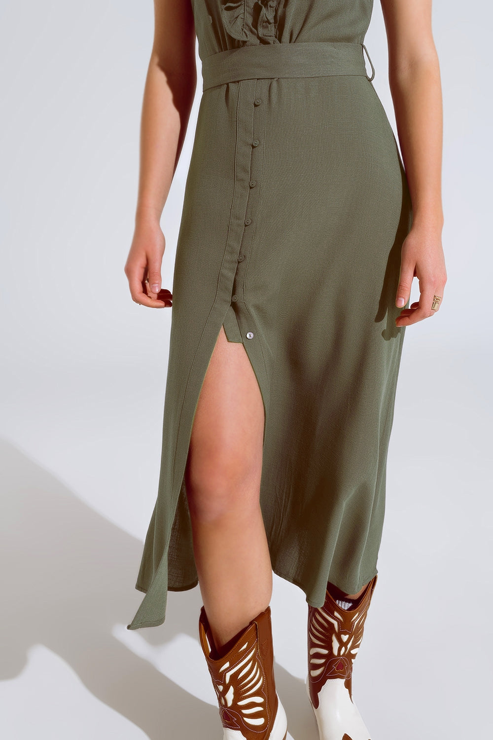 Robe longue en kaki avec volants et boutons