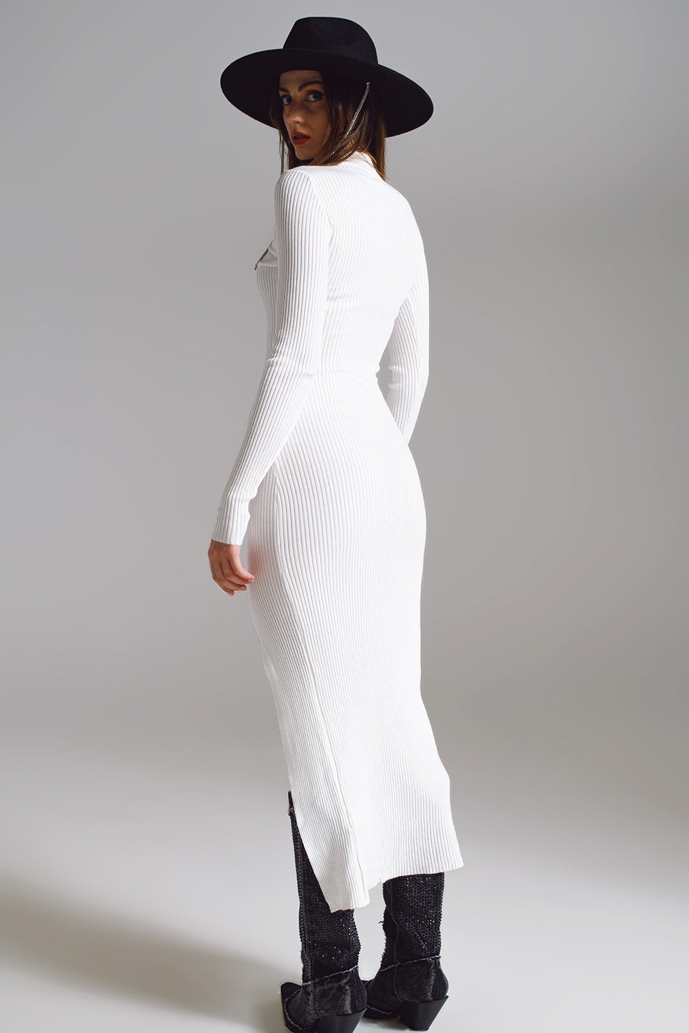 Robe longue en maille à col montant en blanc