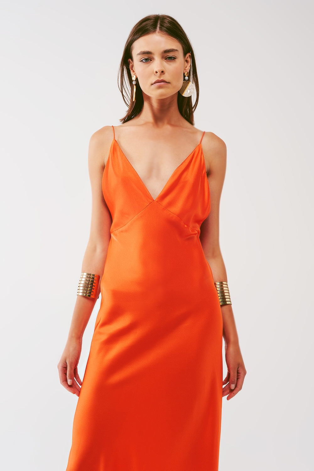 Robe longue en satin à bretelles spaghetti en orange