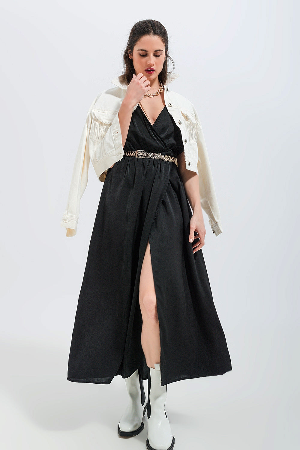Q2 Robe longue en satin à manches courtes en noire