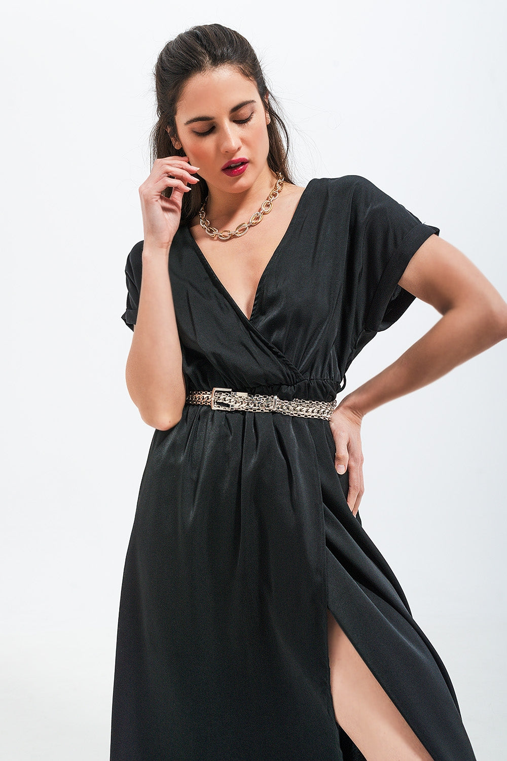 Robe longue en satin à manches courtes en noire
