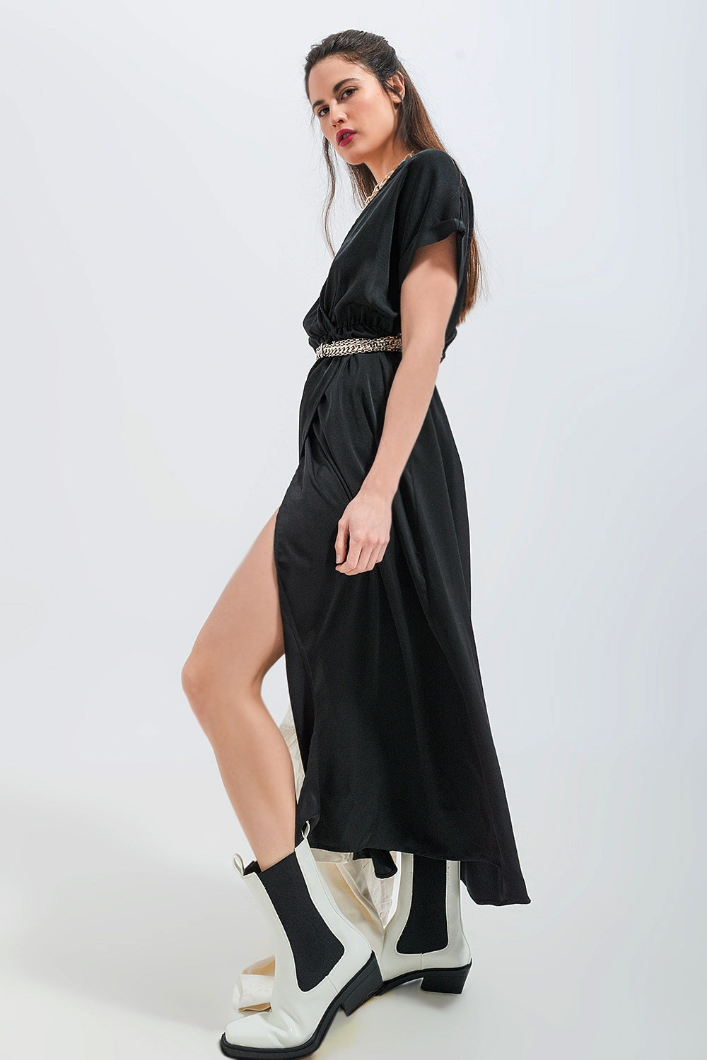 Robe longue en satin à manches courtes en noire