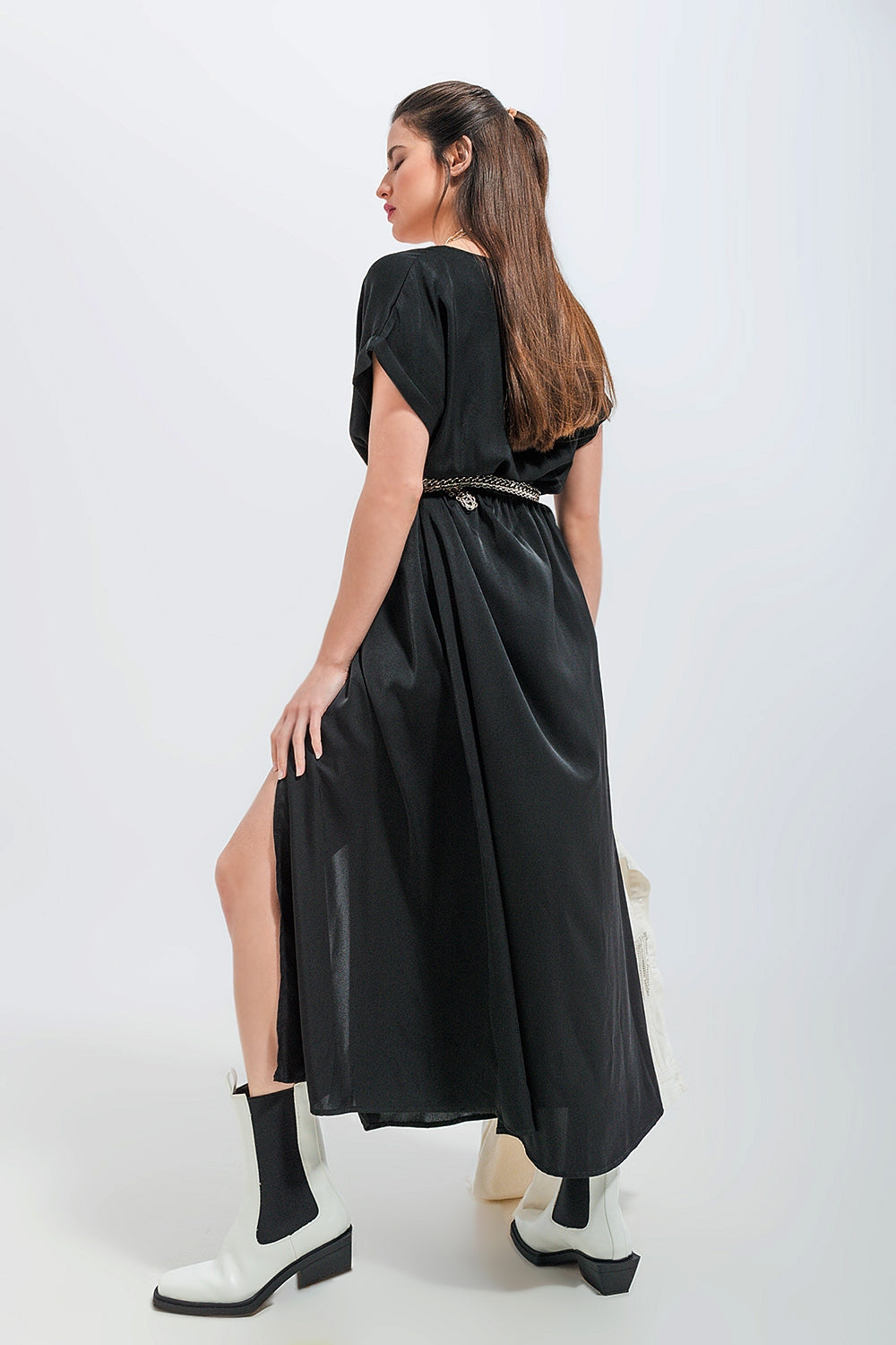Robe longue en satin à manches courtes en noire