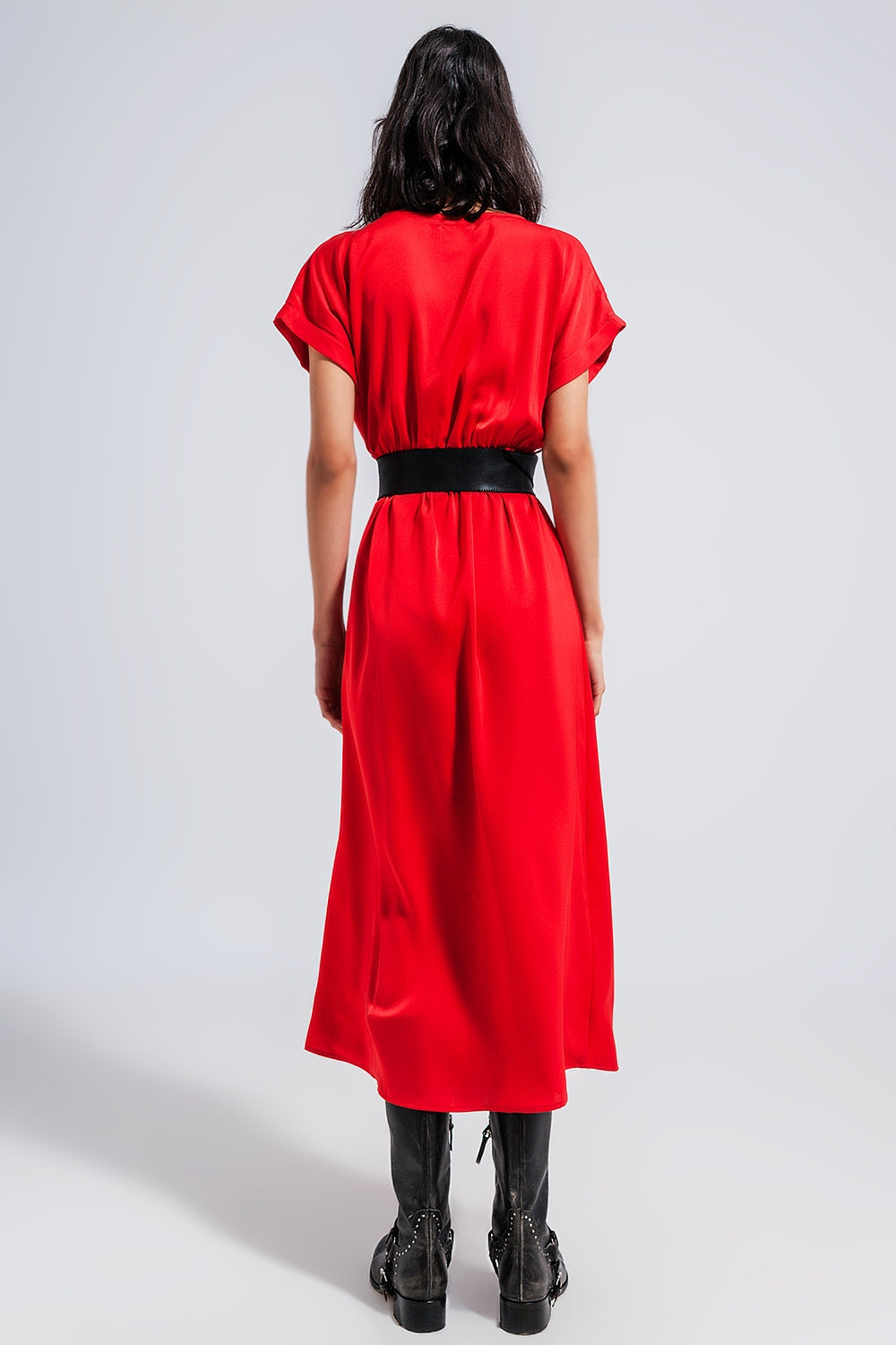 Robe longue en satin à manches courtes en rouge