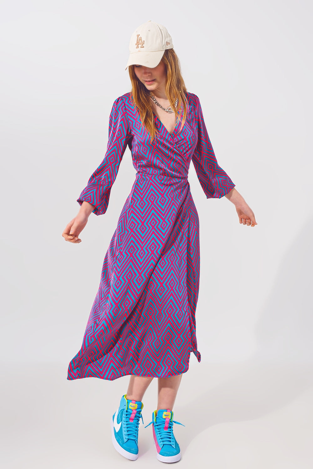 Robe longue enveloppante à manches longues en imprimé géo
