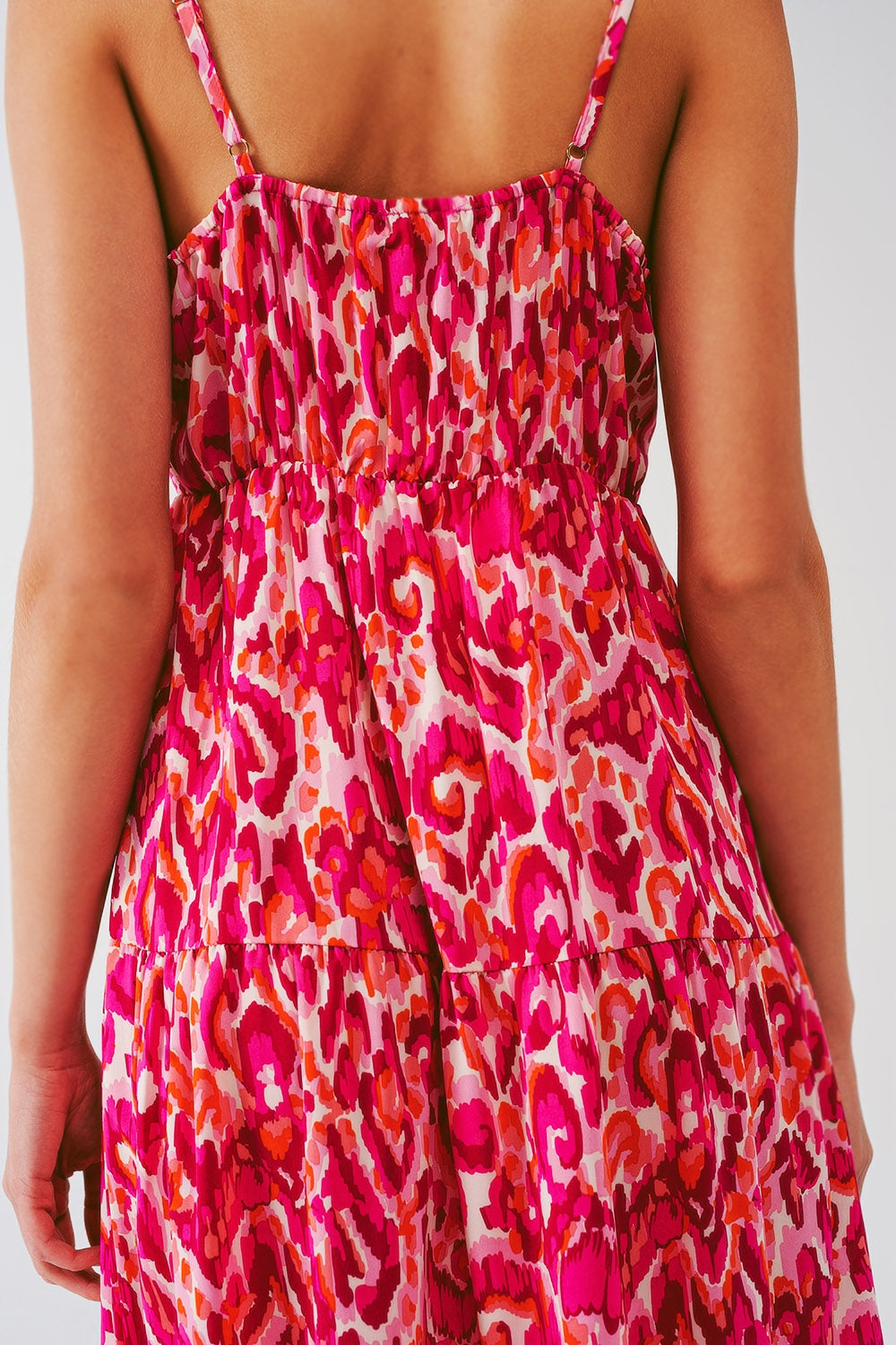 Robe longue imprimée fleurie avec décolleté en V en rose