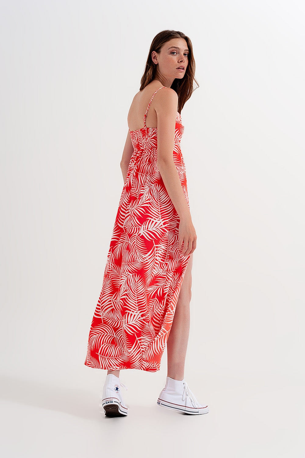 Robe longue rouge fendue à imprimé feuilles