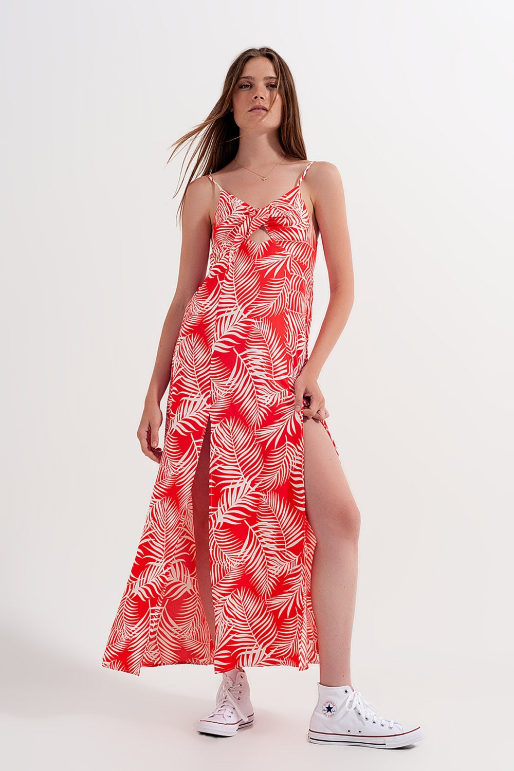 Robe longue rouge fendue à imprimé feuilles