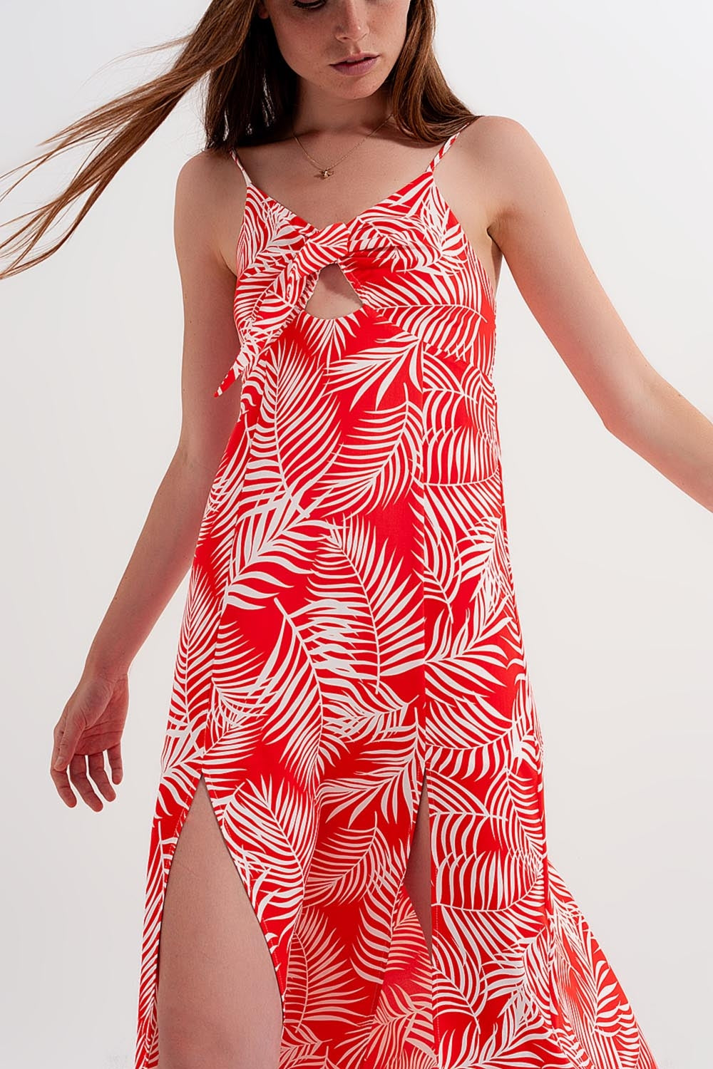 Robe longue rouge fendue à imprimé feuilles