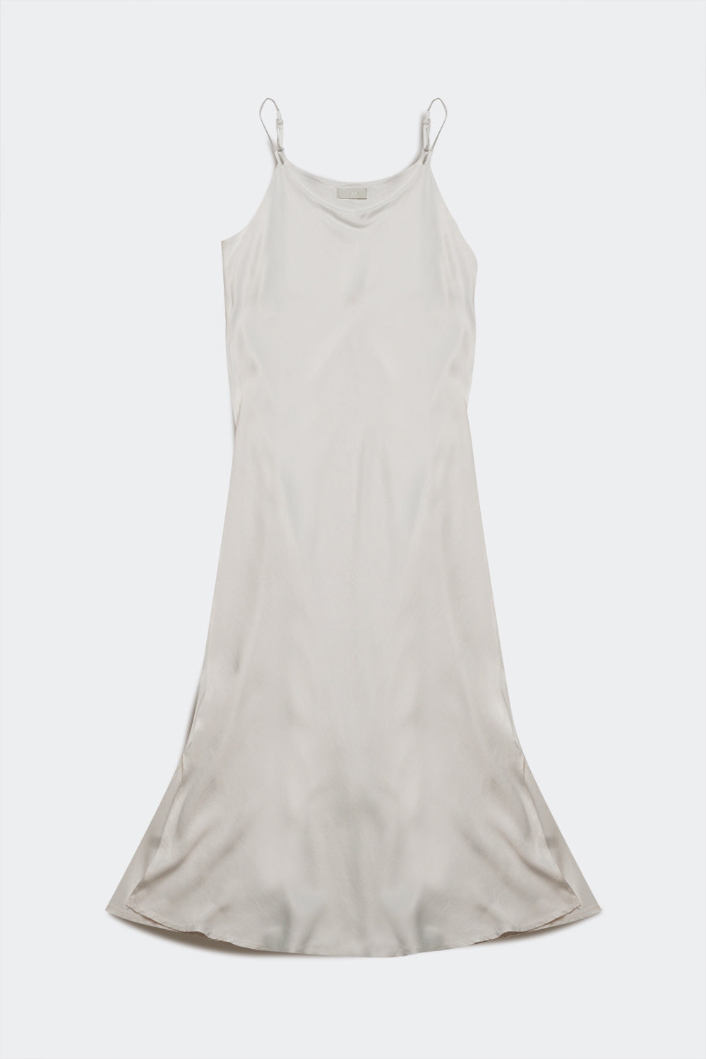 Q2 Robe longue satinée à col bénitier et fines bretelles creme