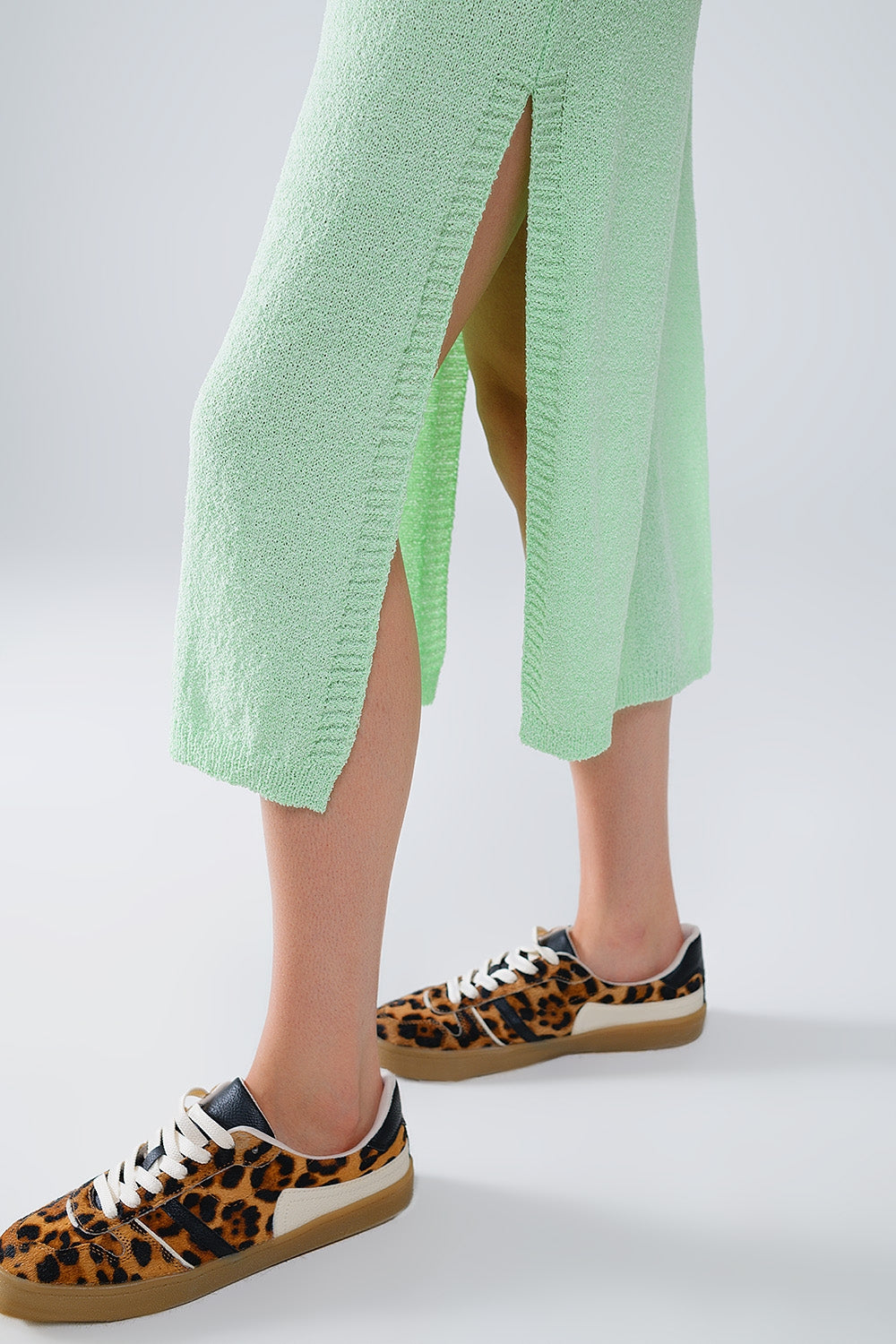 Robe longue verte sans manches avec fente sur le côté