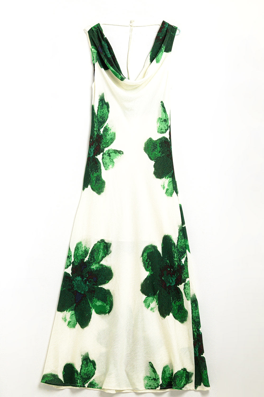 Robe longue verte sans manches et fluide avec imprimé floral