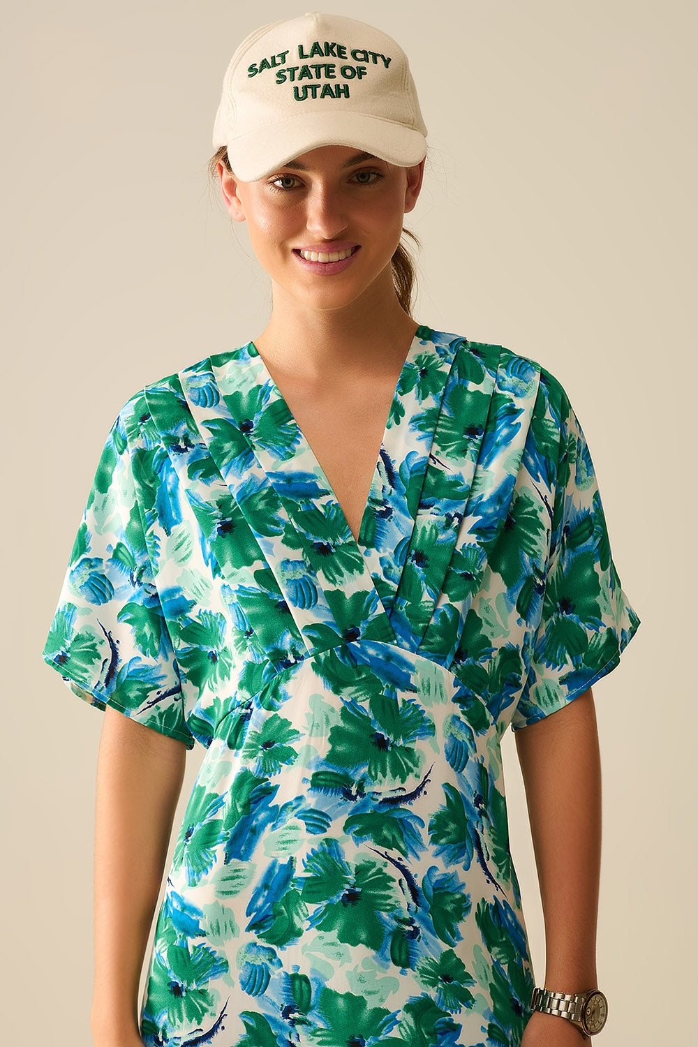 Robe maxi à imprimé floral en satin avec manches tombantes