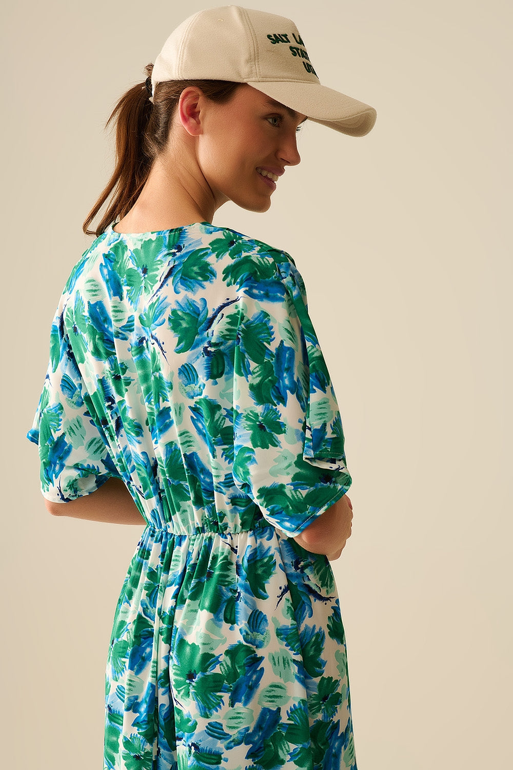 Robe maxi à imprimé floral en satin avec manches tombantes