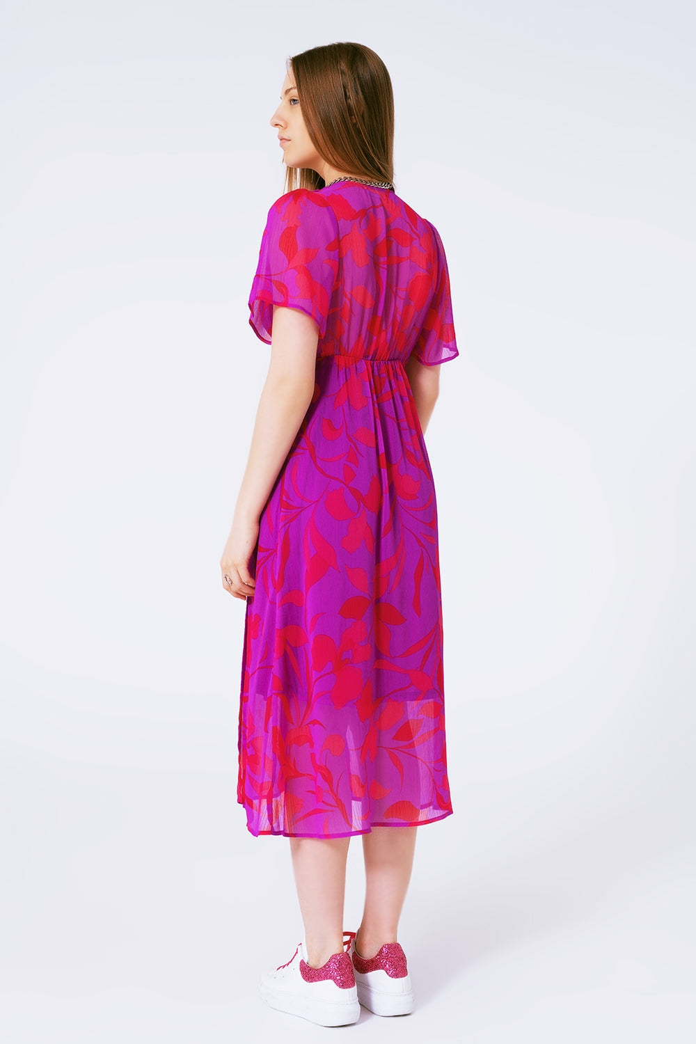 Robe maxi en mousseline à fleurs avec manches courtes et col V