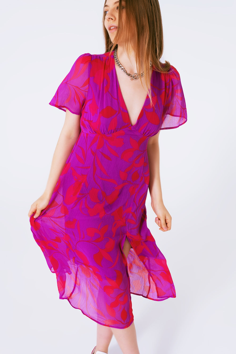 Robe maxi en mousseline à fleurs avec manches courtes et col V