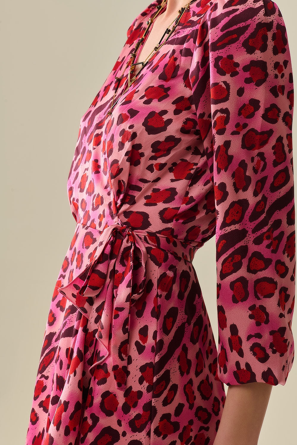 Robe Maxi Portefeuille en Satin Imprimé Léopard Fuchsia