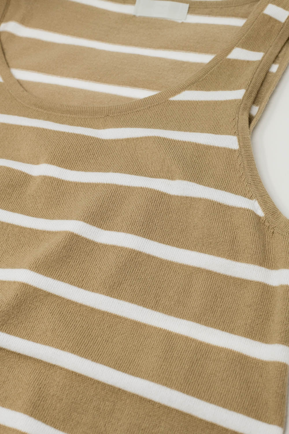 Robe maxi Tank à encolure dégagée en beige avec des rayures blanches