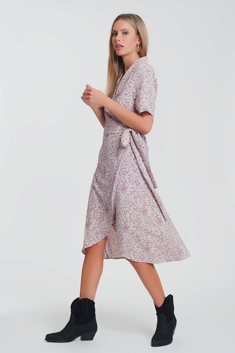 Robe mi-longue cache-cœur à fleurs rose