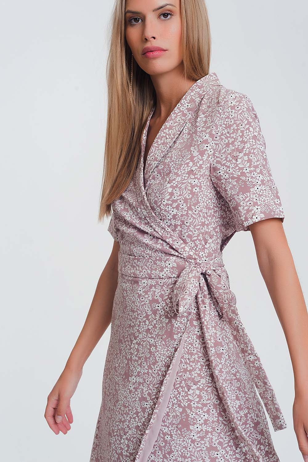 Robe mi-longue cache-cœur à fleurs rose
