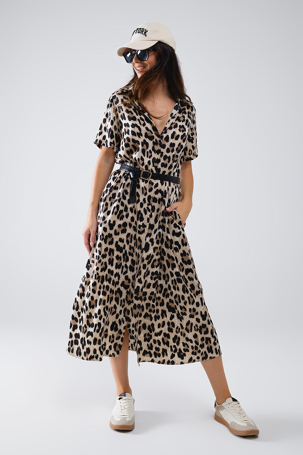 Robe midi à manches courtes avec ceinture en imprimé léopard