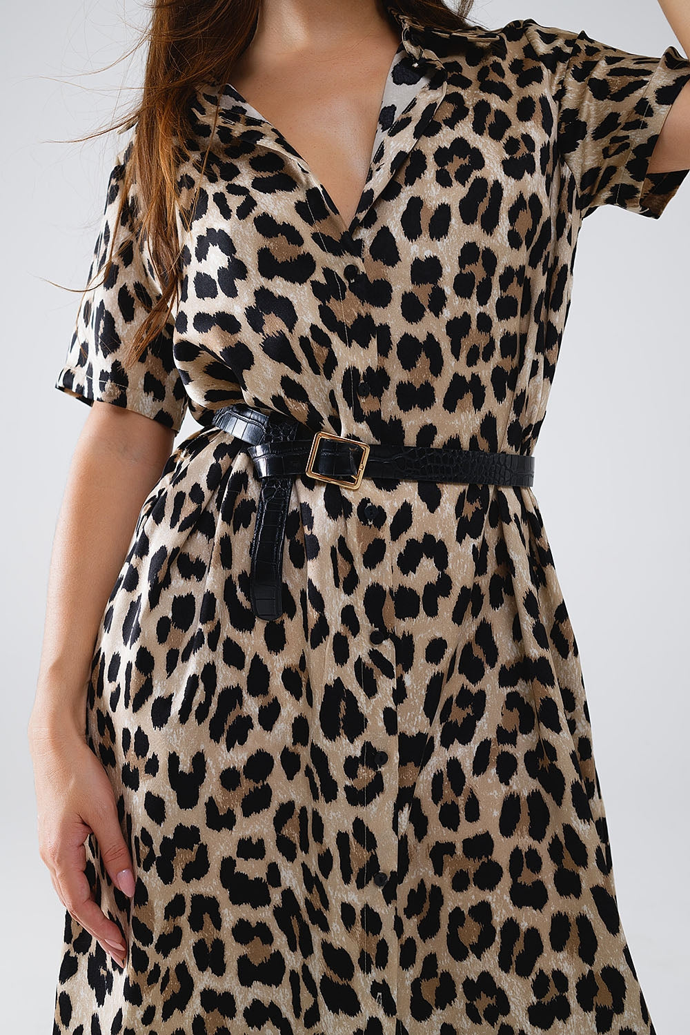 Robe midi à manches courtes avec ceinture en imprimé léopard