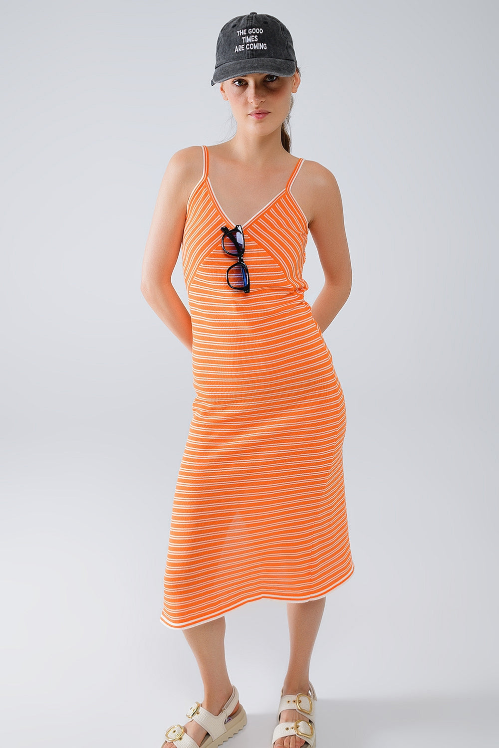 Robe midi à rayures et à bretelles spaghetti