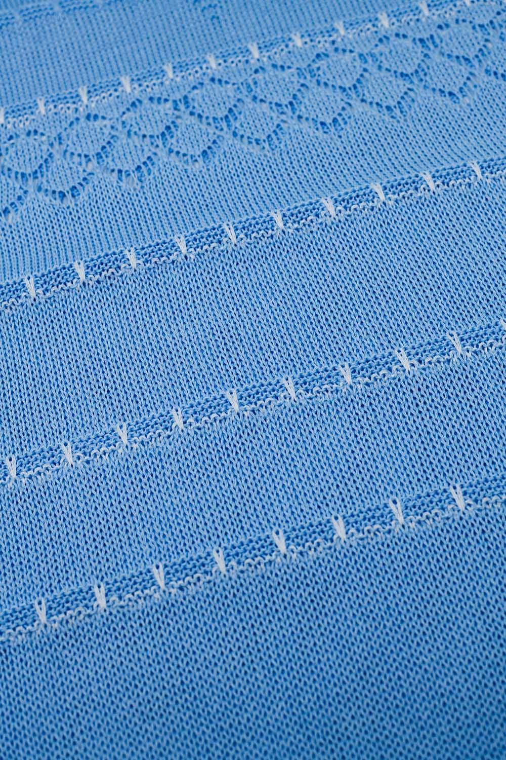 Robe midi bleu cielsans manches à encolure en V et motif en crochet