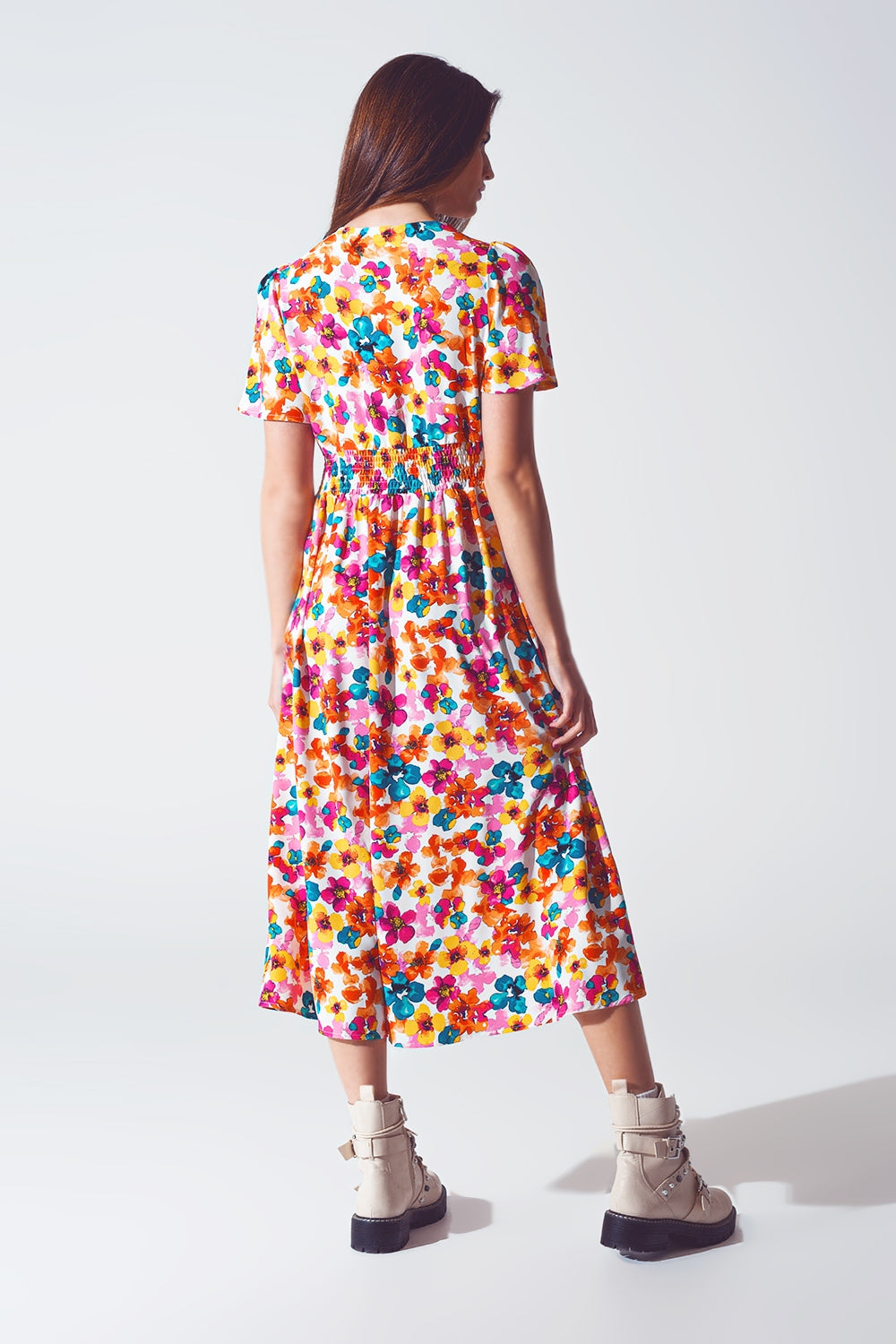 Robe midi cintrée à la taille avec motif floral multicolore
