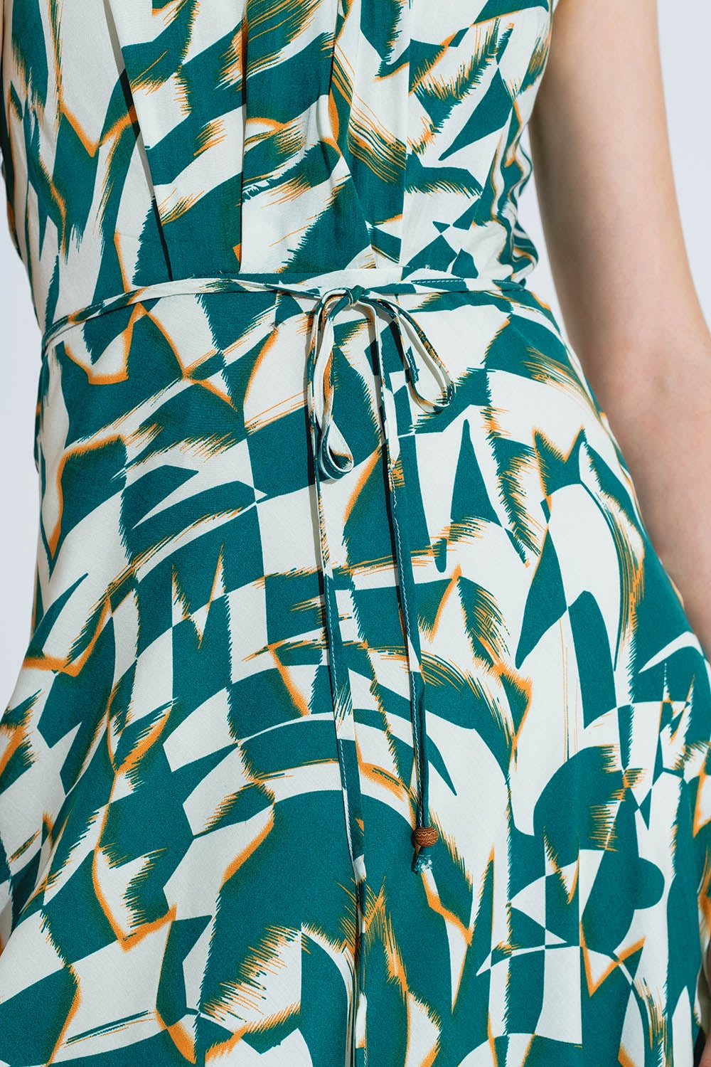 Robe midi dos nu avec taille cintrée en imprimé abstrait vert et blanc