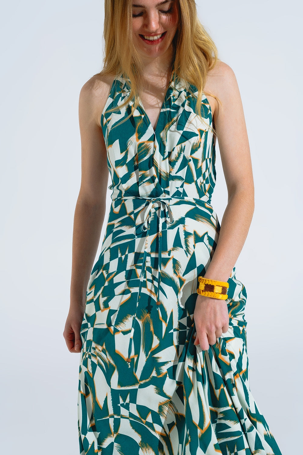 Robe midi dos nu avec taille cintrée en imprimé abstrait vert et blanc