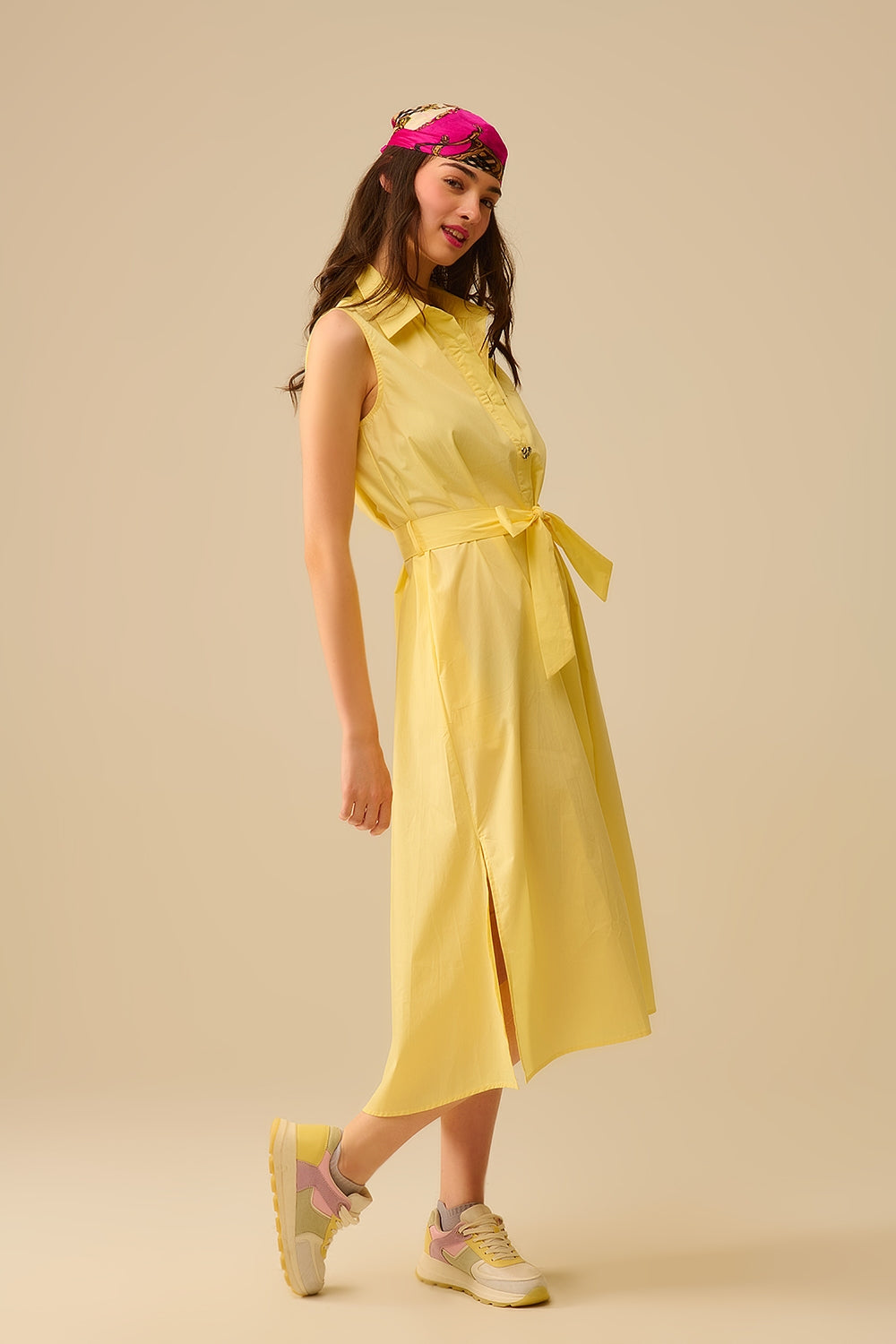 Robe midi en popeline jaune avec boutons argentés en forme de cœur