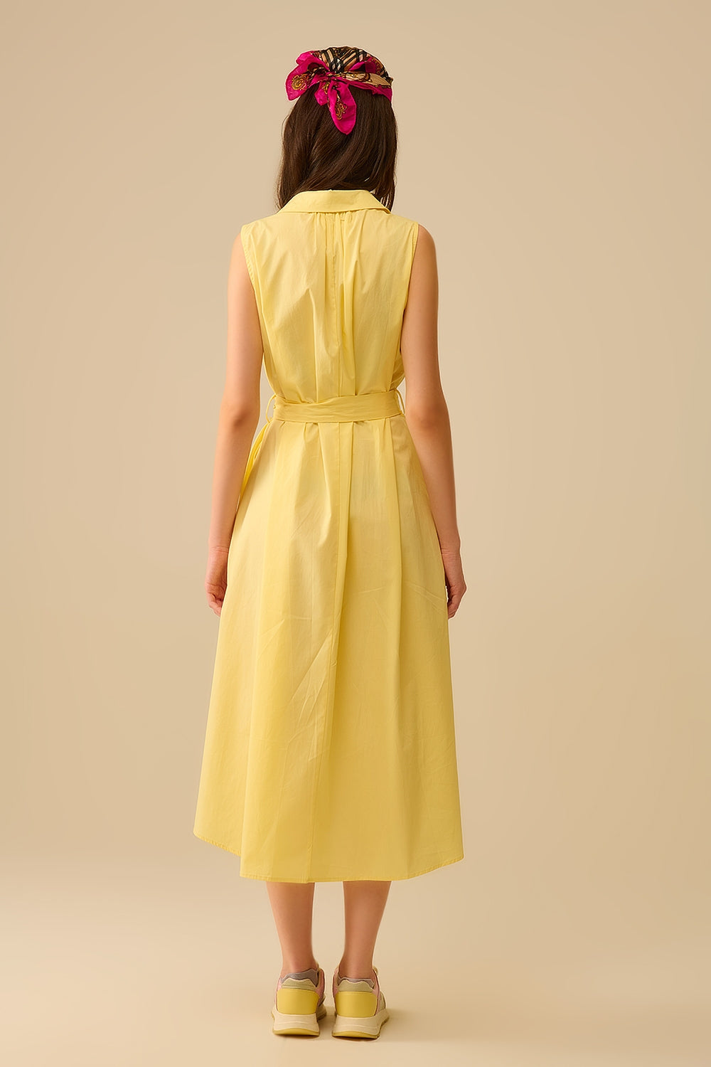 Robe midi en popeline jaune avec boutons argentés en forme de cœur
