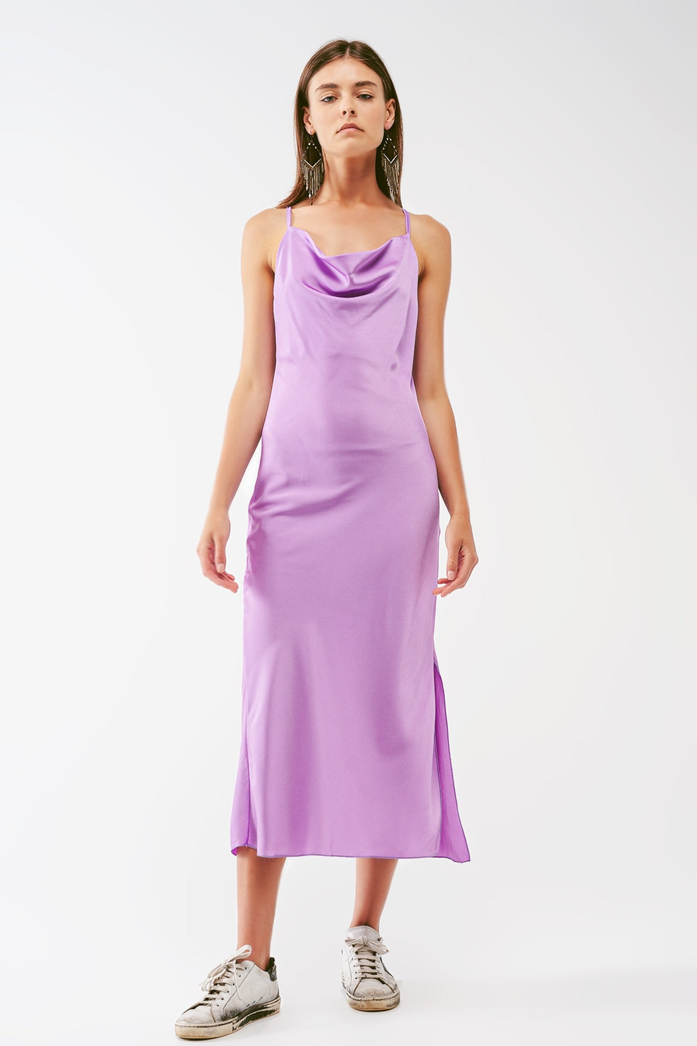 Robe midi en satin avec col drapé en lila