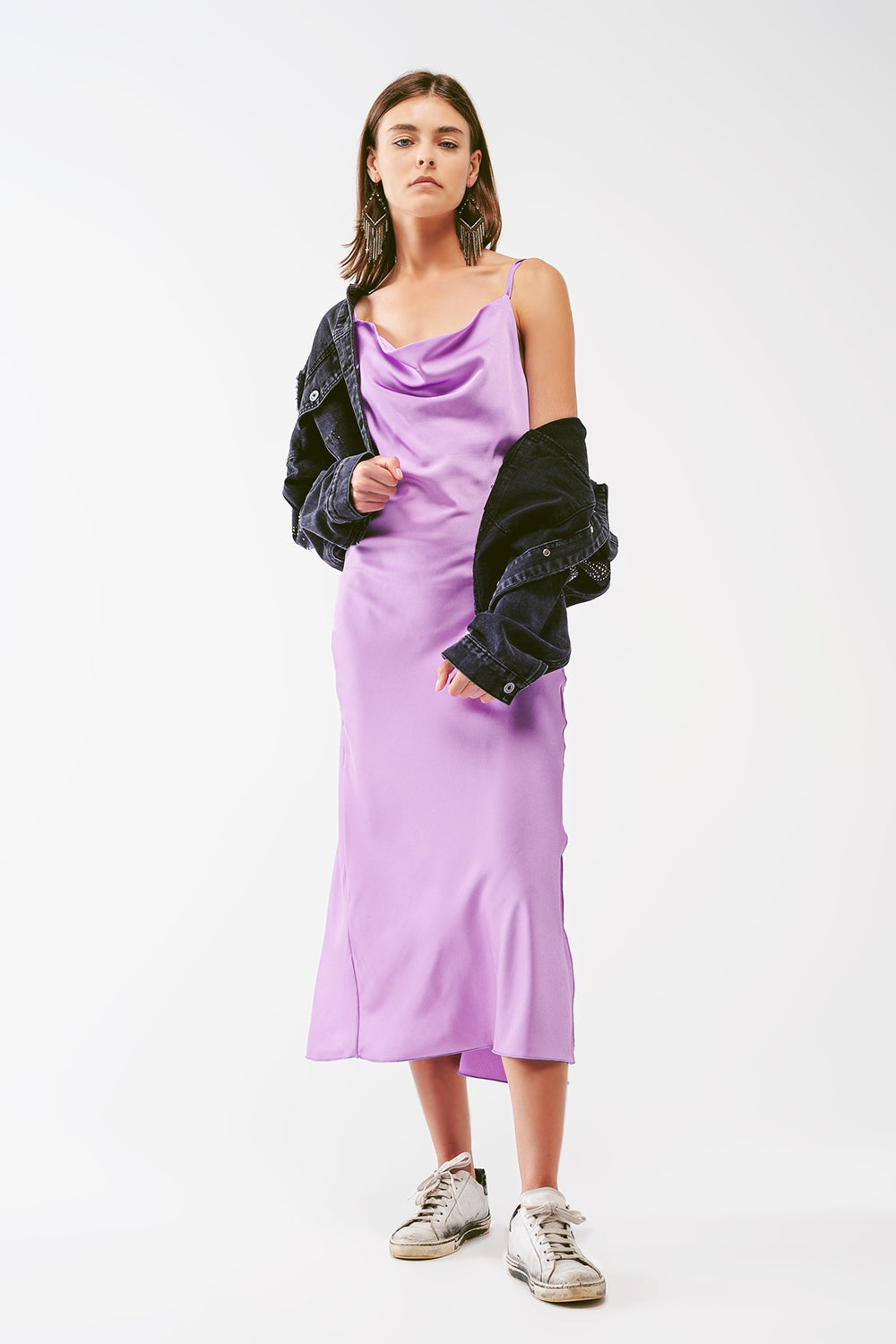Robe midi en satin avec col drapé en lila