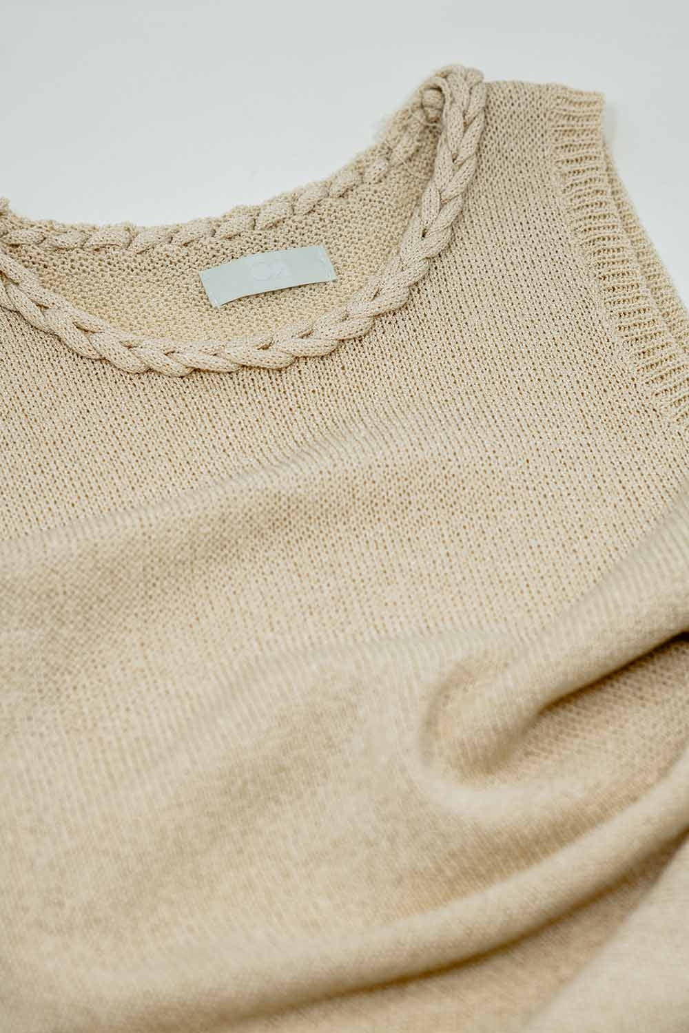 Robe midi en tricot avec détails tressés en beige