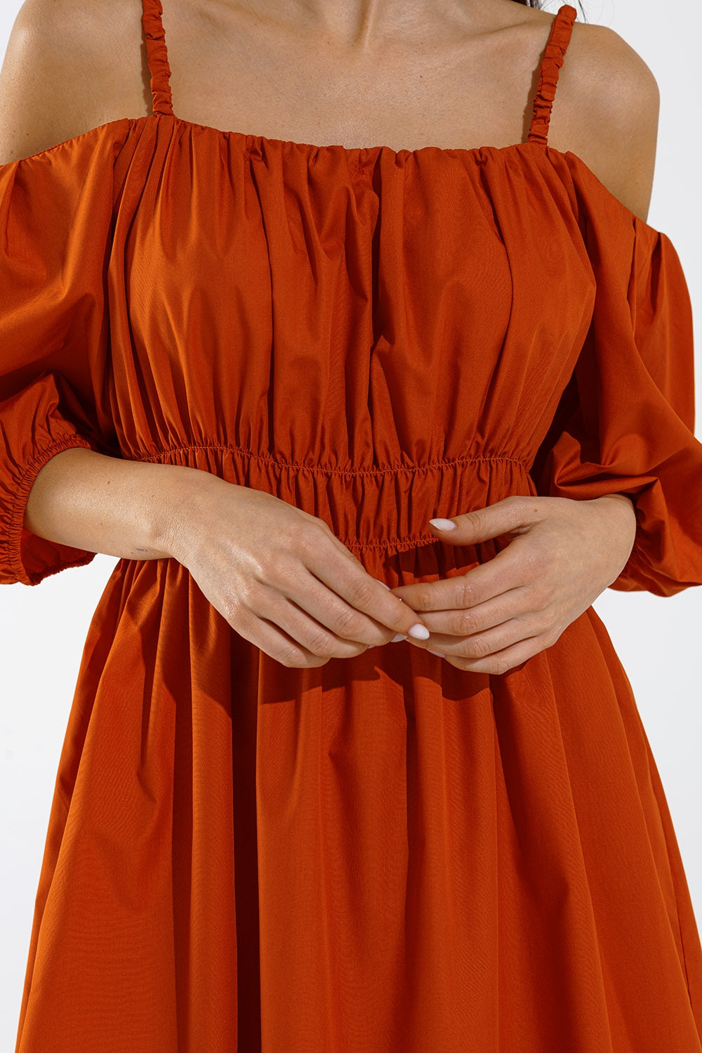 Robe midi orange à manches courtes et bretelles