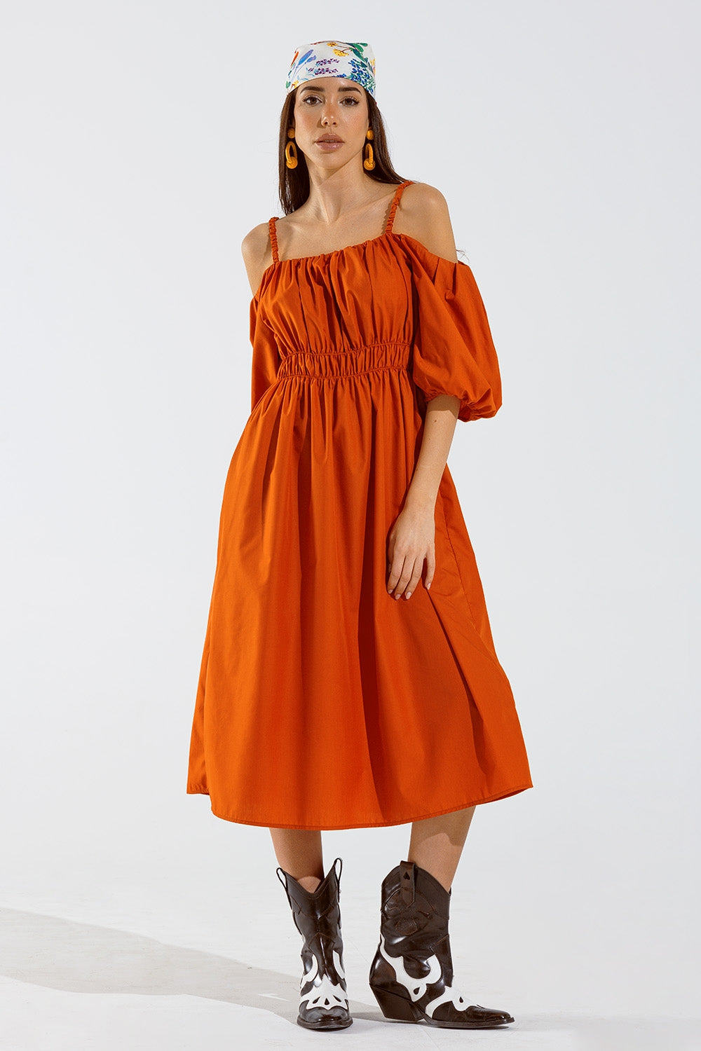 Robe midi orange à manches courtes et bretelles