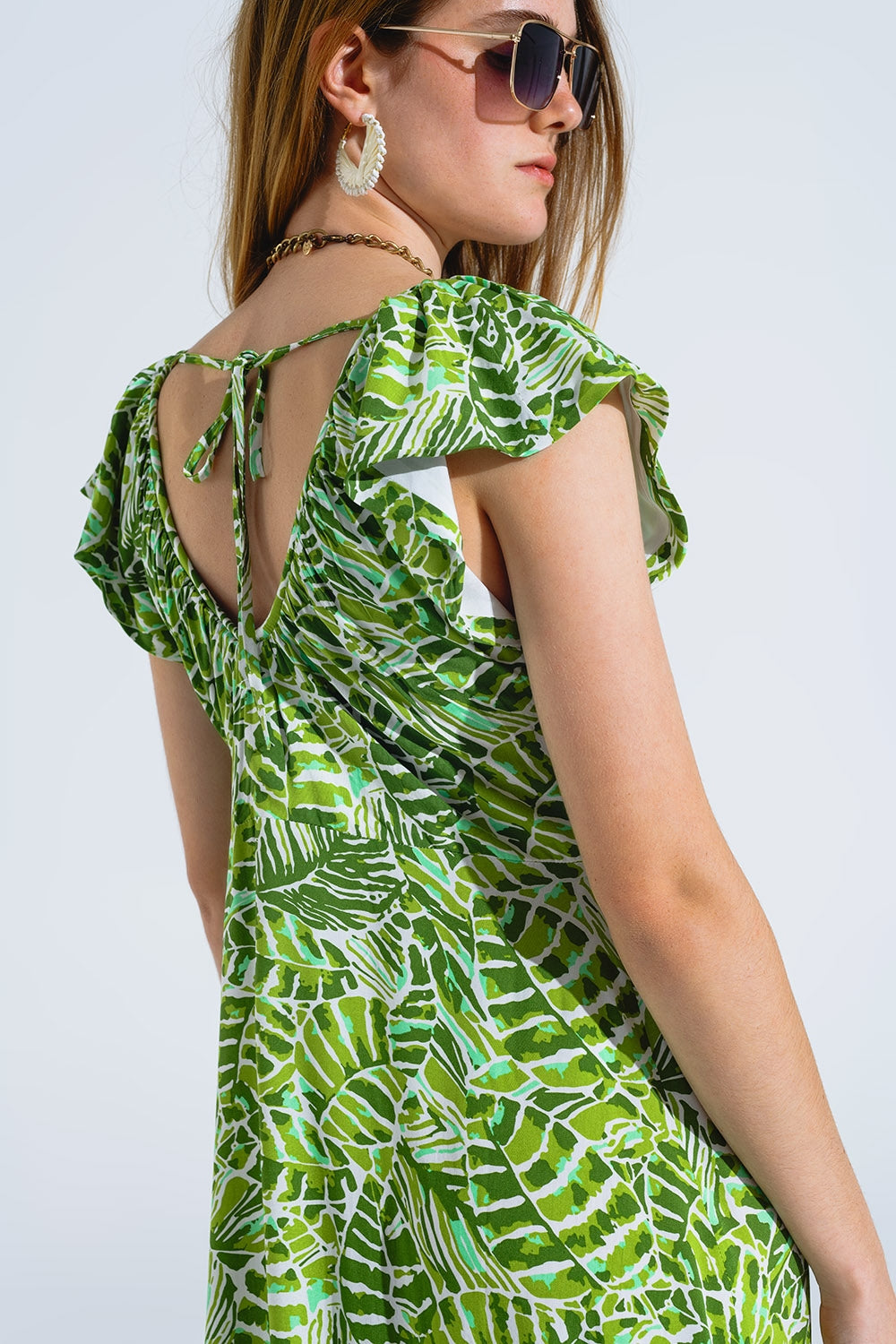Robe midi romantique à manches courtes volantées en imprimé feuilles vertes