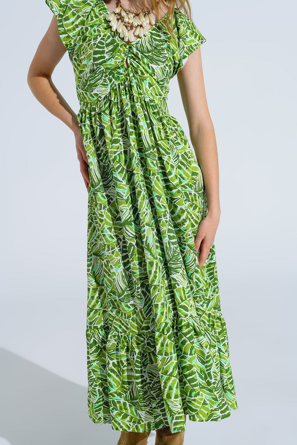 Robe midi romantique à manches courtes volantées en imprimé feuilles vertes