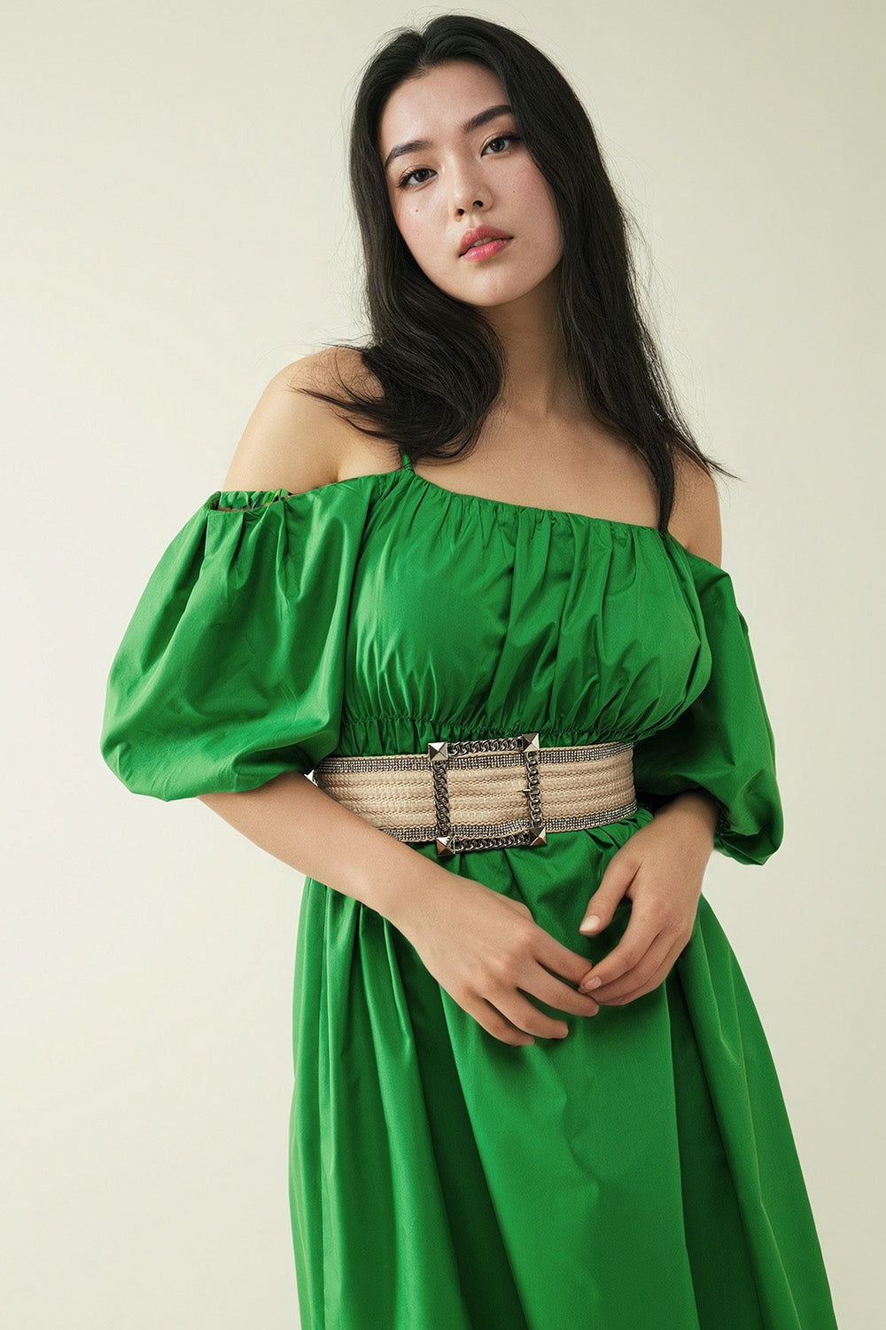 Robe Midi verte à manches courtes et bretelles