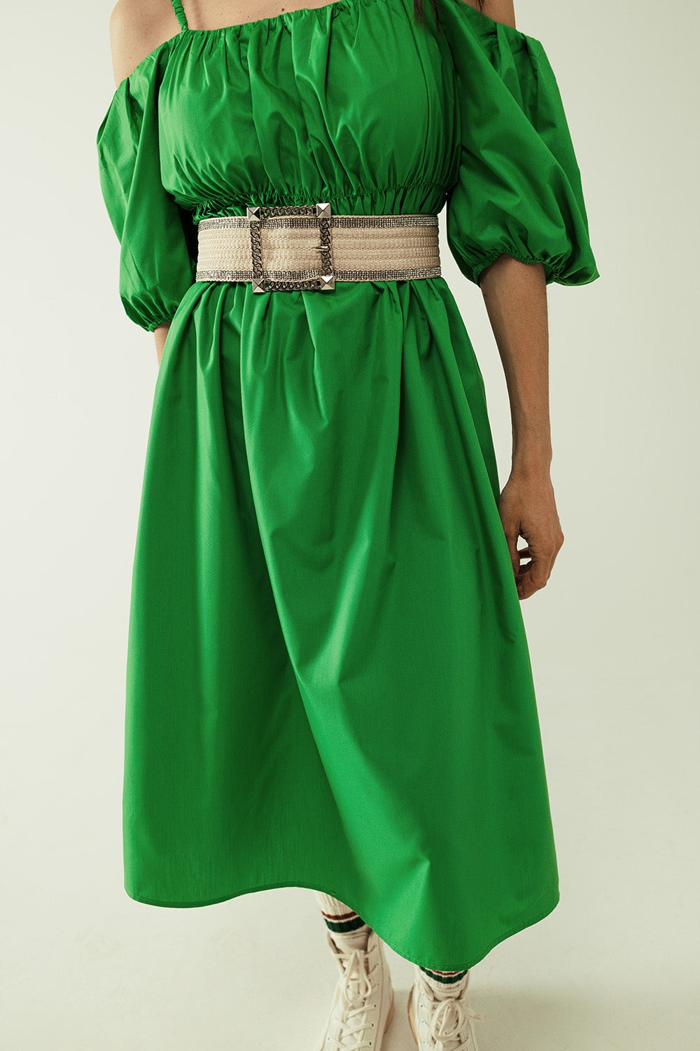 Robe Midi verte à manches courtes et bretelles