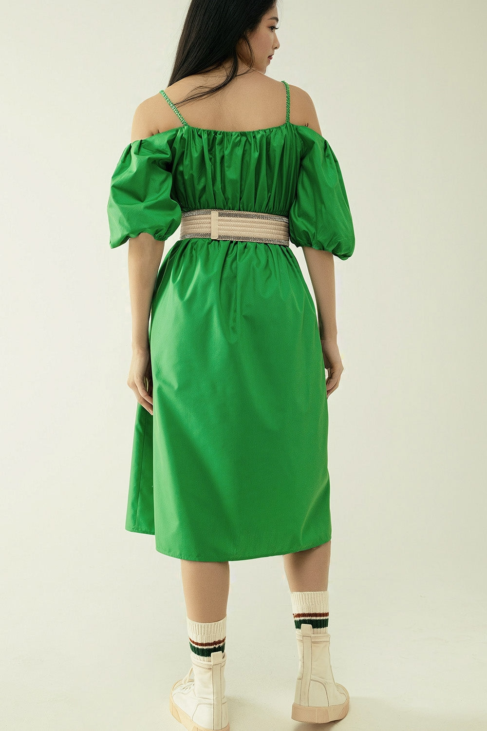 Robe Midi verte à manches courtes et bretelles