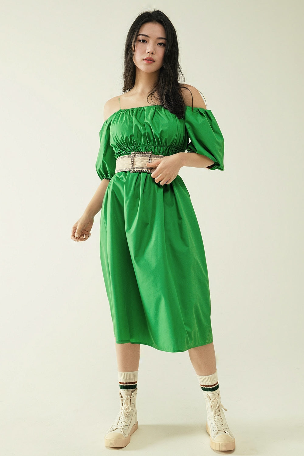 Robe Midi verte à manches courtes et bretelles