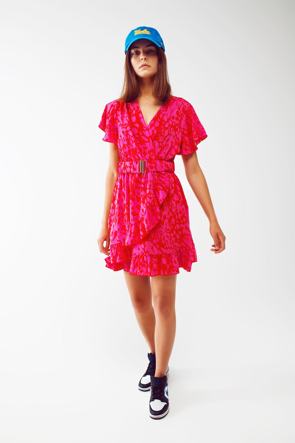 Robe mini avec imprimé animal ceinture et coupe croisée en fuchsia