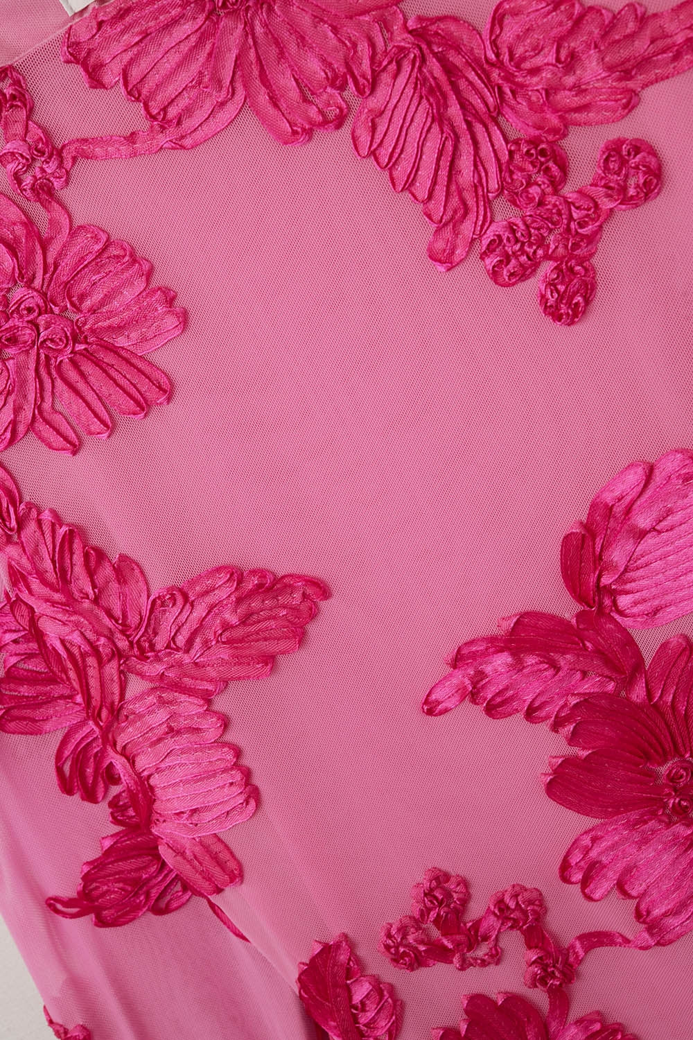 robe mini en chiffon fuchsia avec brocart floral