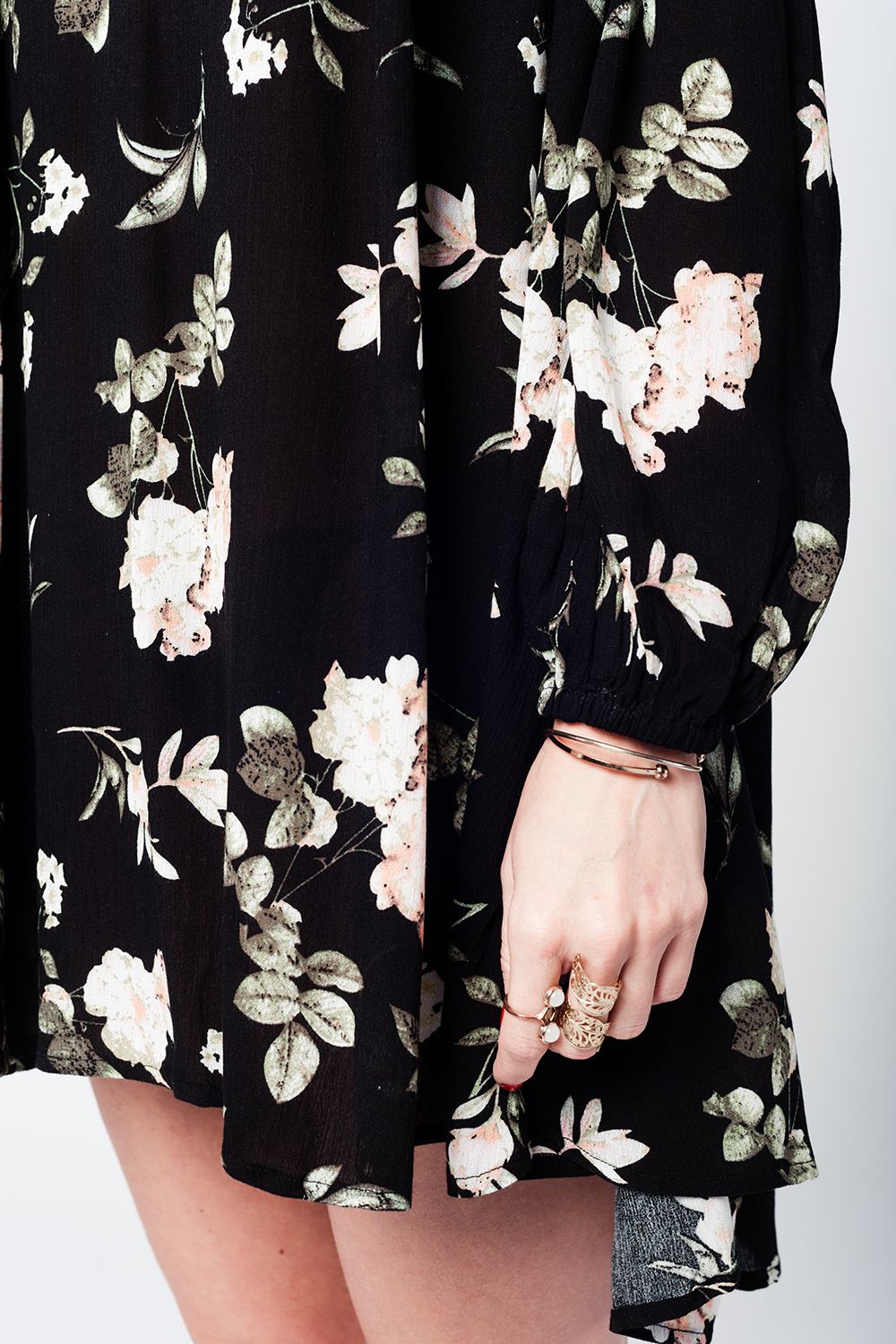 Robe noire avec imprimé floral