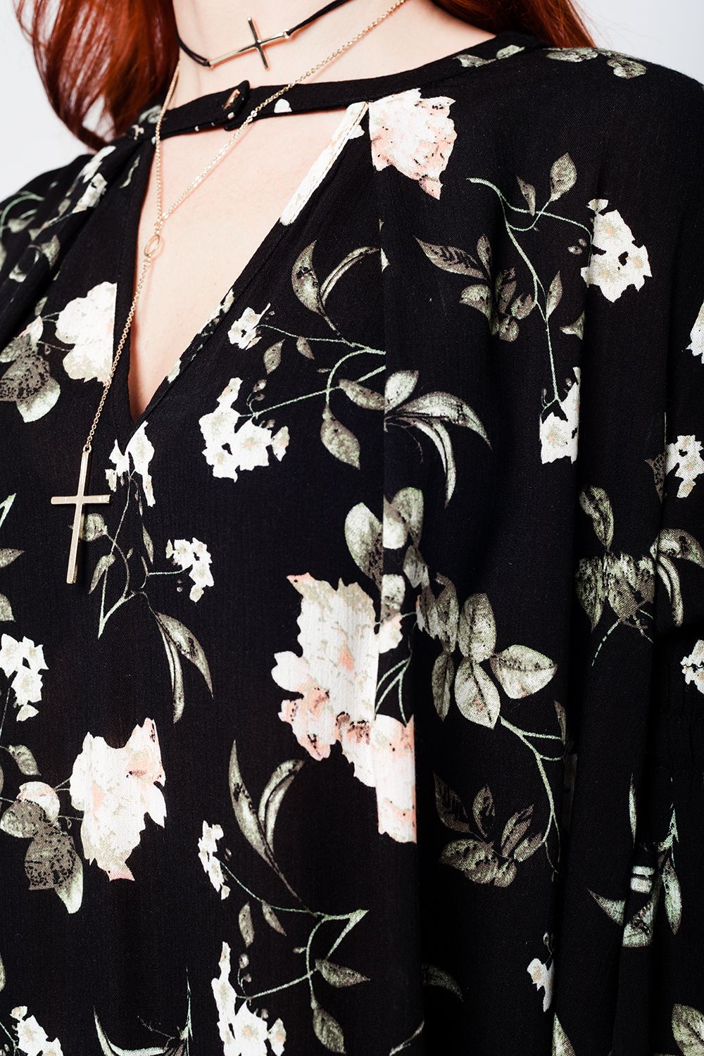Robe noire avec imprimé floral