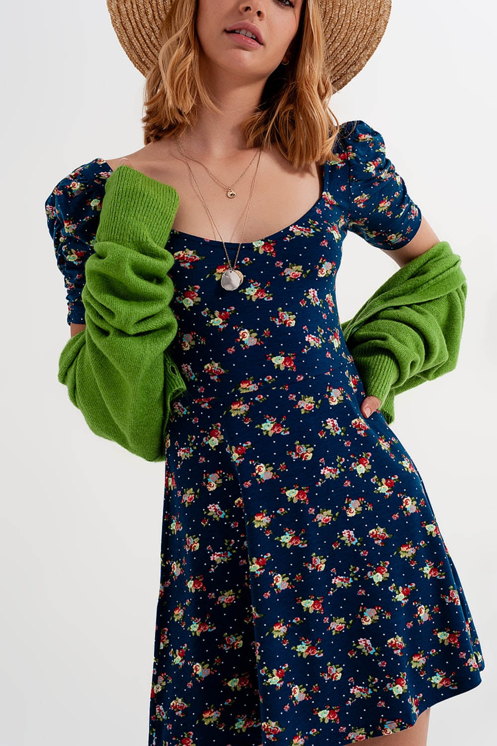 Robe patineuse à fleurs avec manches bouffantes bleu marine